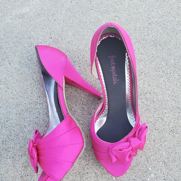 Heels - Picture 2 of 2